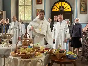 Освящение плодов нового урожая в Успенском соборе